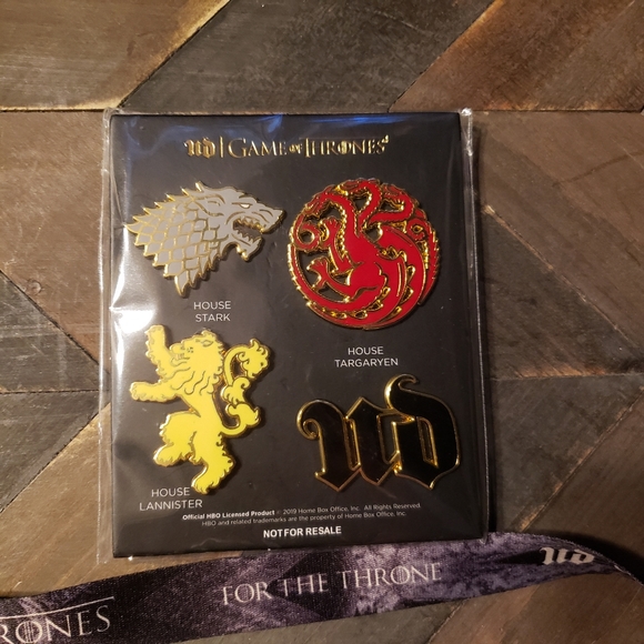 RARE Urban Decay Game of Thrones VIP lanyard and pin set NWT - Picture 2 of 3